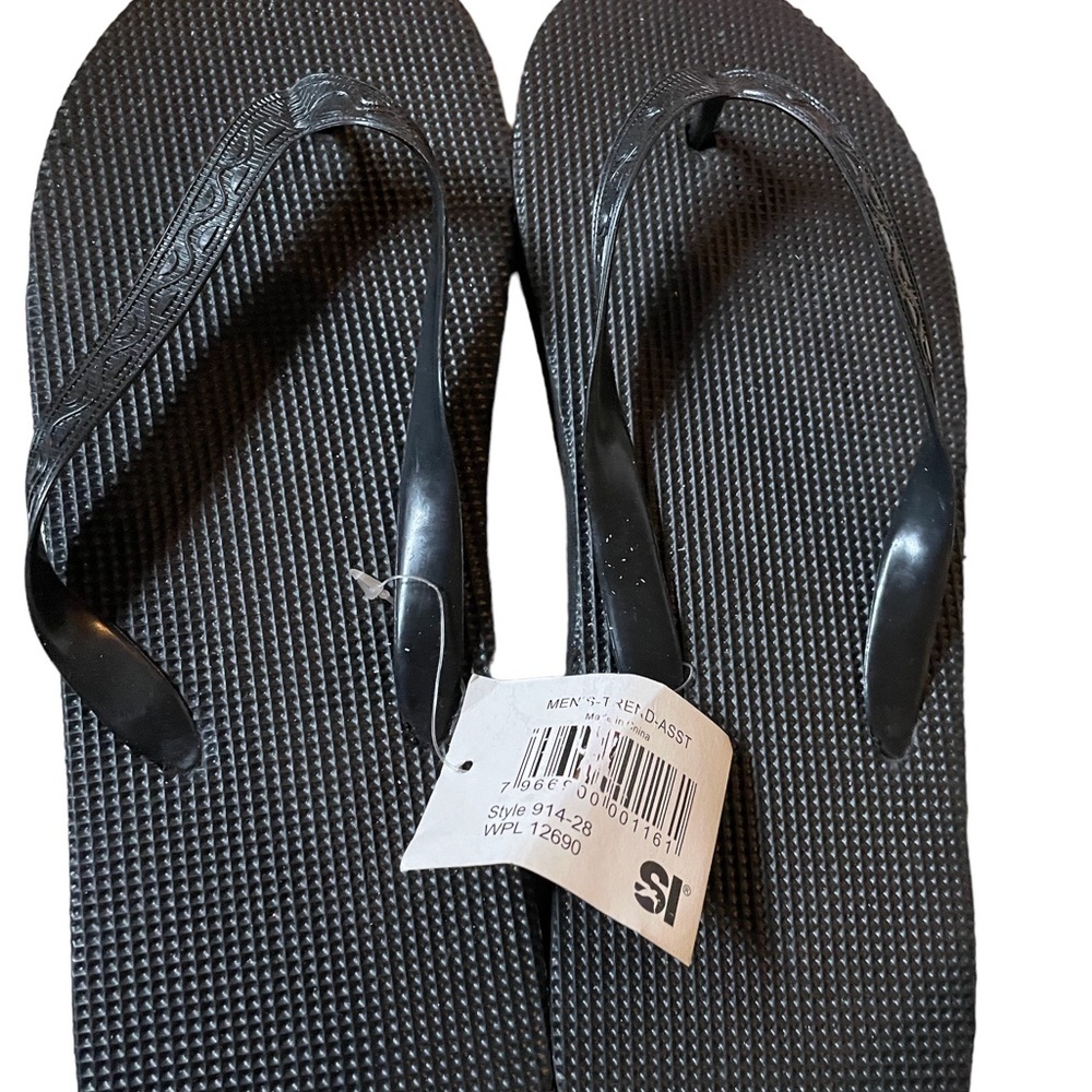 Men’s black flip-flops size 11